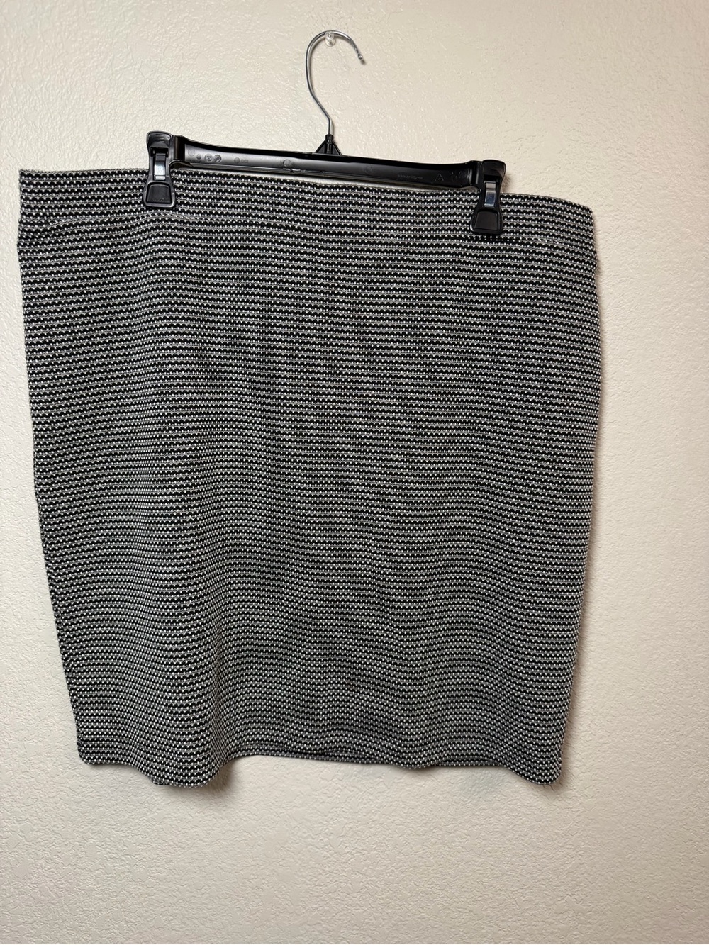 LOFT Outlet Textured Knit Geometric Skirt Black White Pull On XL